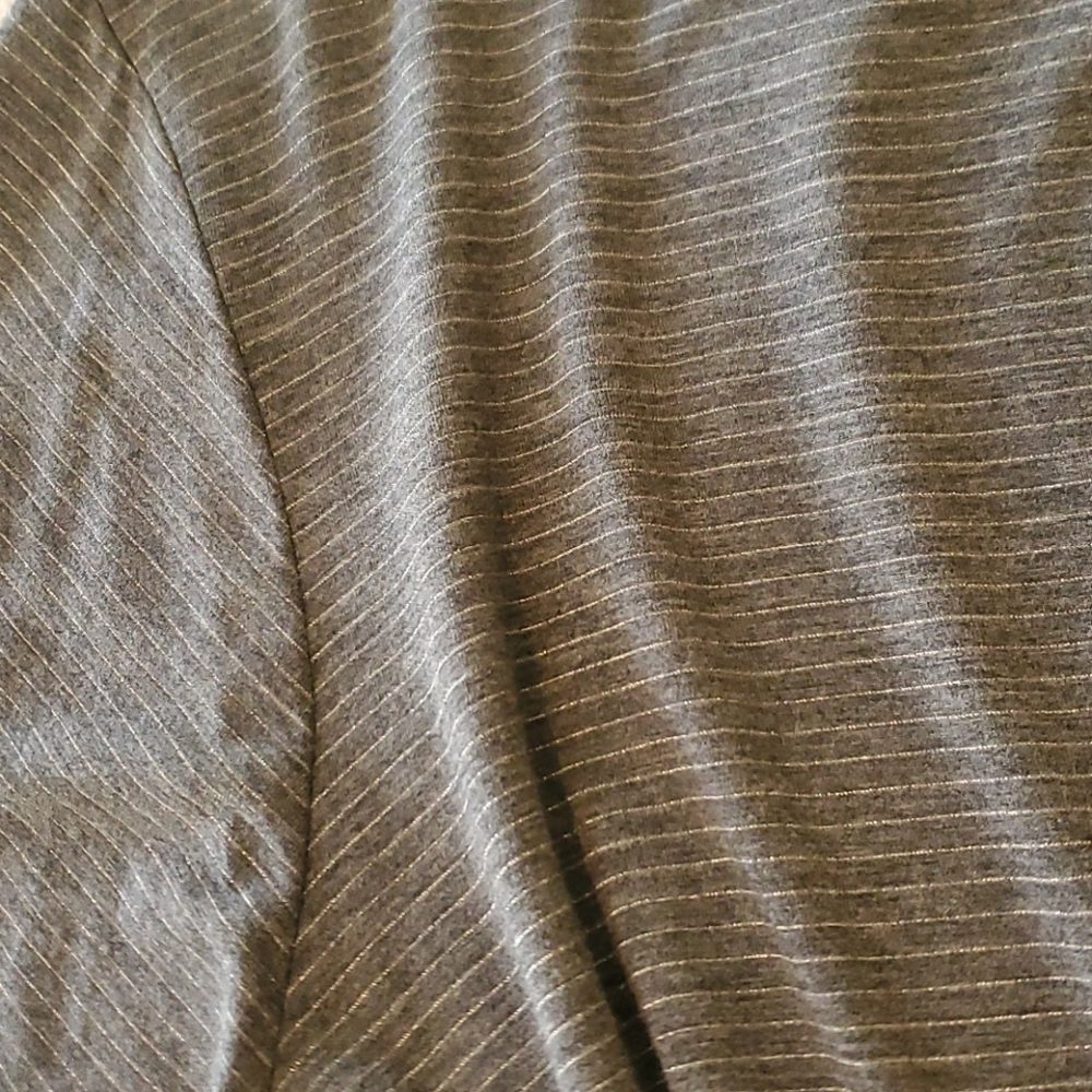 SOLD APT. 9 Round Neckline Longsleeve Top Grey Silver 2X (EUC) - Picture 5 of 5